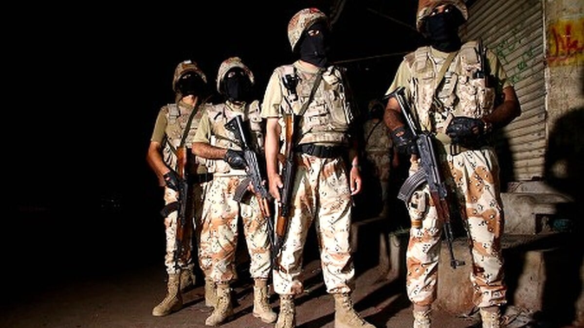 کراچی میں دھماکہ، رینجرز اہلکاروں کو نشانہ بنایا گیا