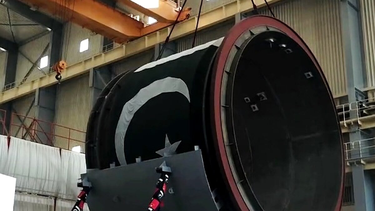 Pakistan Advances Hangor-Class AIP Submarine Construction in Karachi
