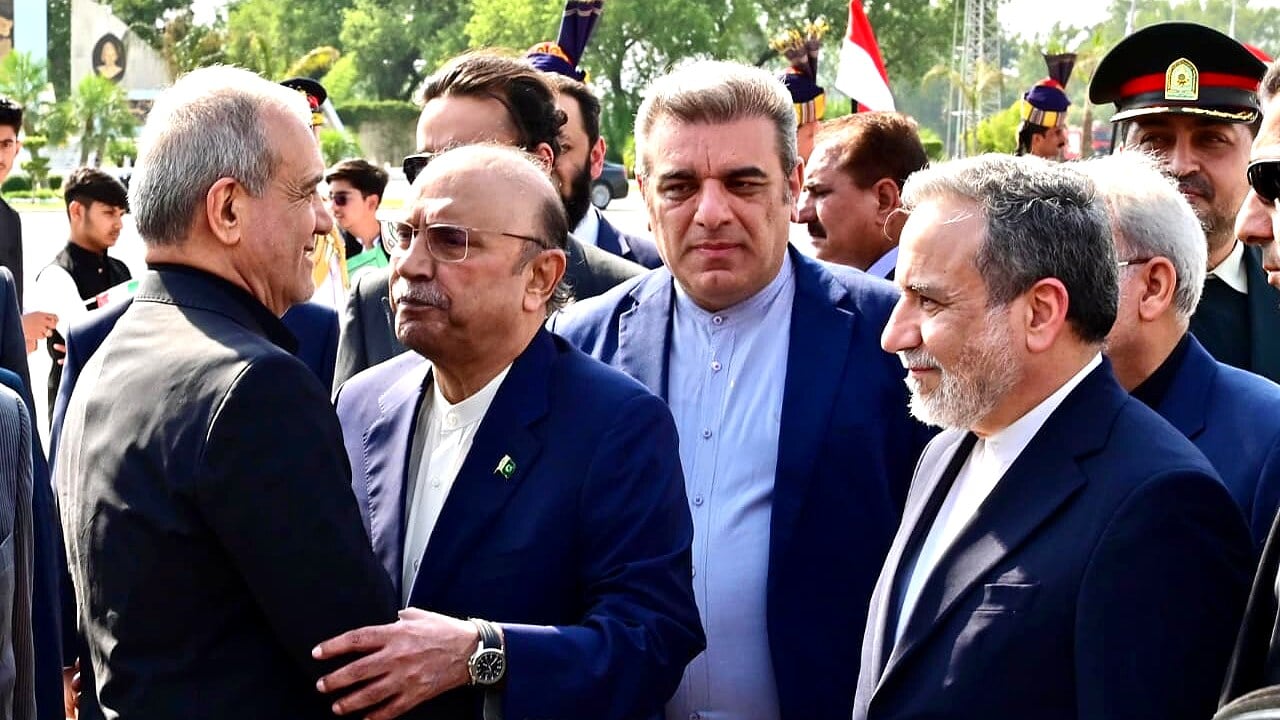پاکستان اور ایران کے درمیان امن مذاکرات کی نئی راہیں پاکستان اور ایران کے درمیان امن مذاکرات کی نئی راہیں