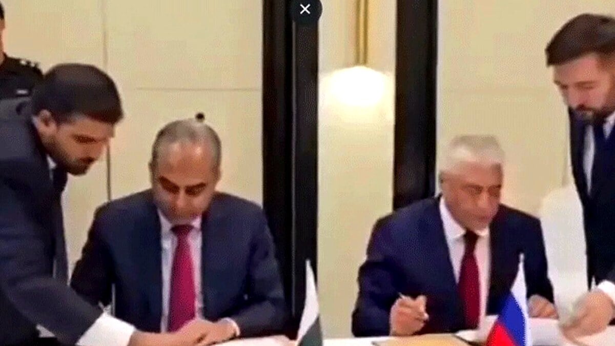 پاکستان اور روس نے SCO سمٹ میں سیکیورٹی معاہدے کیے پاکستان اور روس نے SCO سمٹ میں سیکیورٹی معاہدے کیے