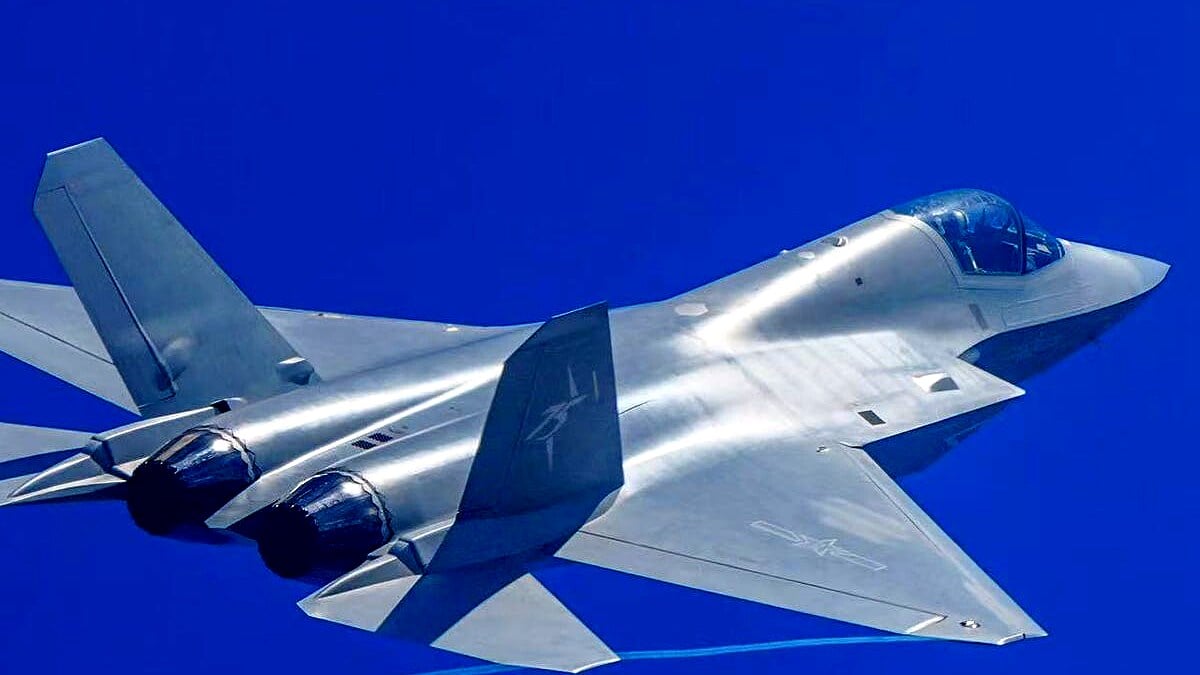Pakistan Becomes First Foreign Customer of Chinese J-35 Stealth Fighter