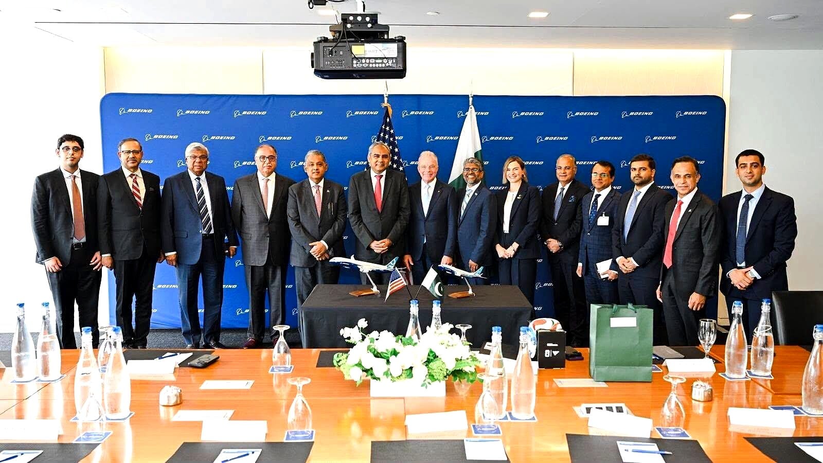 ⁦PIA⁩ اور ⁦Boeing⁩ کے درمیان ⁦16⁩ ⁦Dreamliner⁩ طیاروں کی خریداری پر بات چیت
