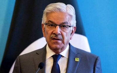خوجہ آصف کا پیپلز پارٹی پر صوبائی خود مختاری کا الزام