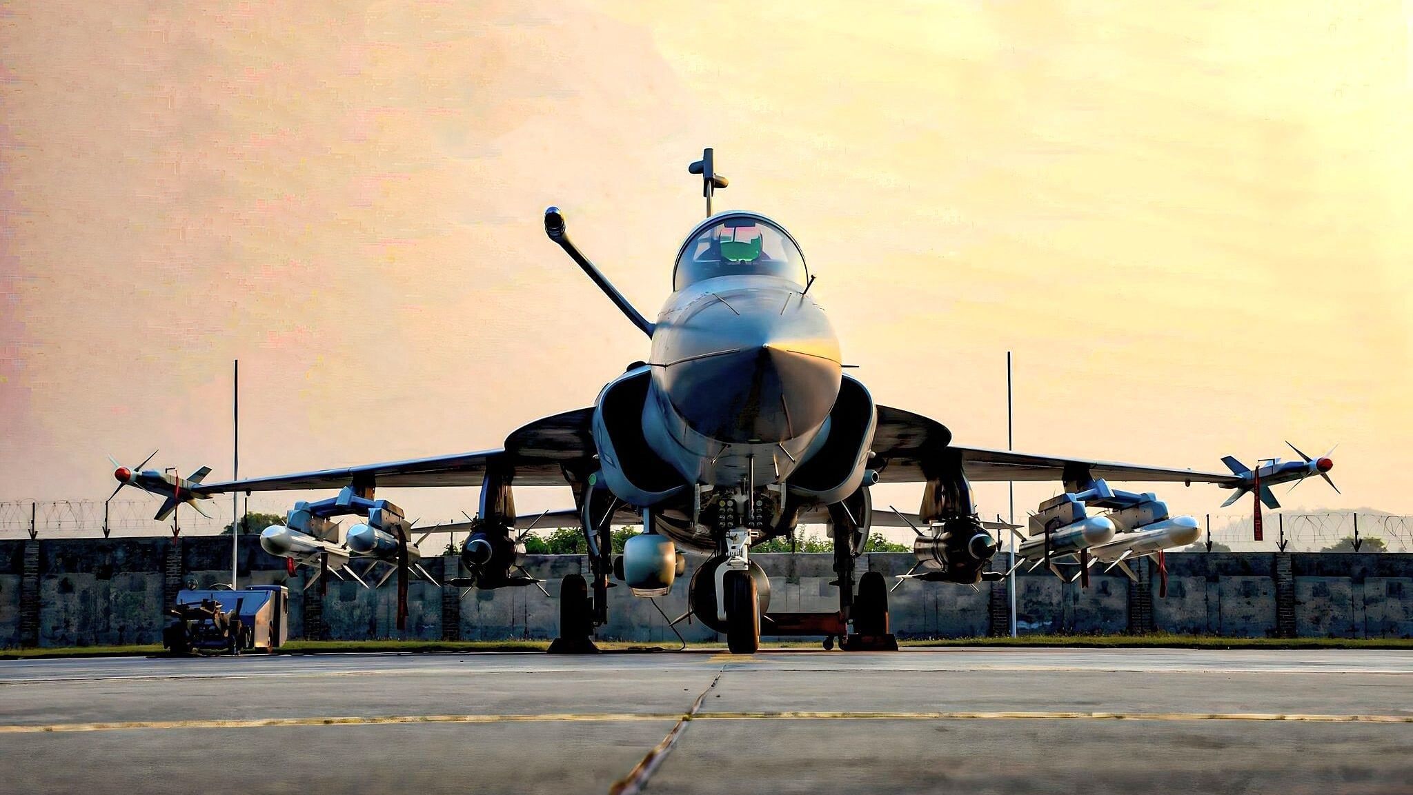 PAF JF-17 Outshines Indian Tejas with Superior Firepower Capabilities PAF JF-17 Outshines Indian Tejas with Superior Firepower Capabilities