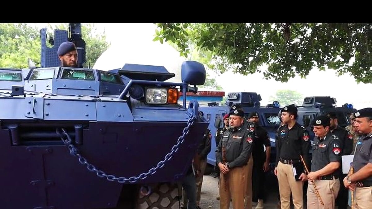 خیبرپختونخوا پولیس کی جدید گاڑیوں سے دہشت گردی کا مقابلہ خیبرپختونخوا پولیس کی جدید گاڑیوں سے دہشت گردی کا مقابلہ
