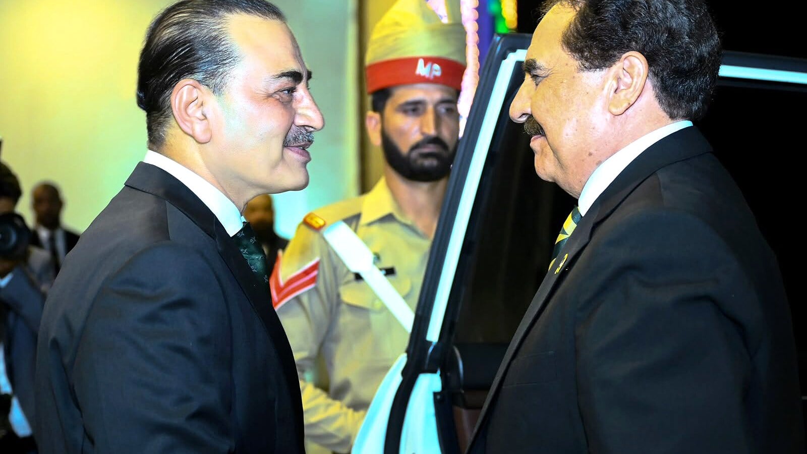 پاکستان آرمی کے ریٹائرڈ افسران نے یوم آزادی کا جشن منایا پاکستان آرمی کے ریٹائرڈ افسران نے یوم آزادی کا جشن منایا
