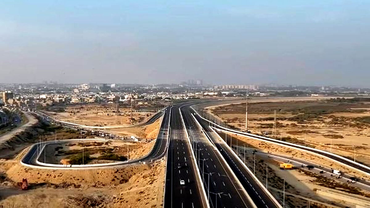 Pakistan Invests $400 Million in M-10 Motorway for Karachi-Hyderabad Connection