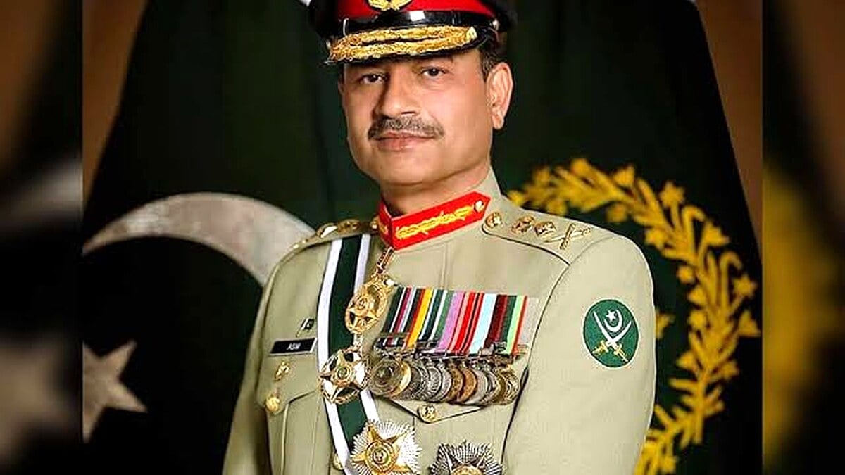 Pakistan PM Shehbaz Sharif and Army Chief Begin Crucial Saudi Visit Pakistan PM Shehbaz Sharif and Army Chief Begin Crucial Saudi Visit