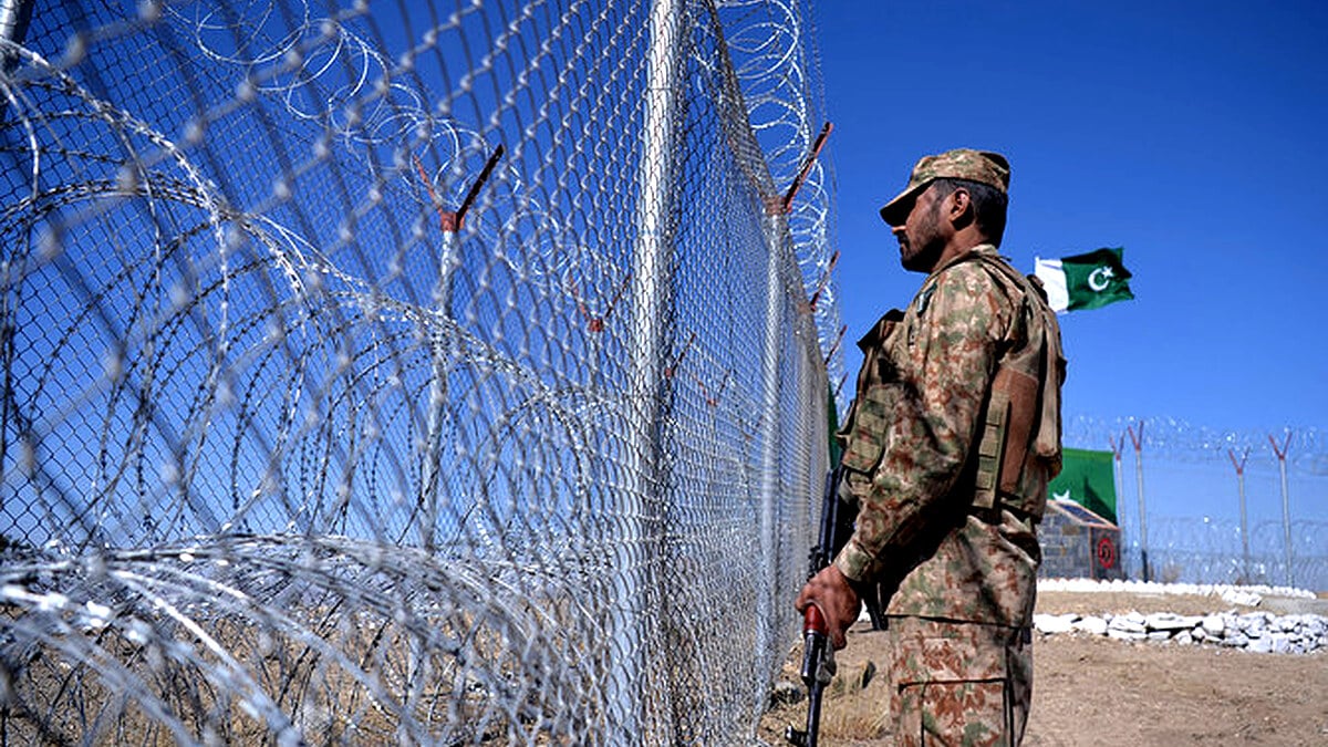 خیبر پختونخوا میں پاکستانی سیکیورٹی فورسز نے 21 دہشت گرد مار دیے خیبر پختونخوا میں پاکستانی سیکیورٹی فورسز نے 21 دہشت گرد مار دیے